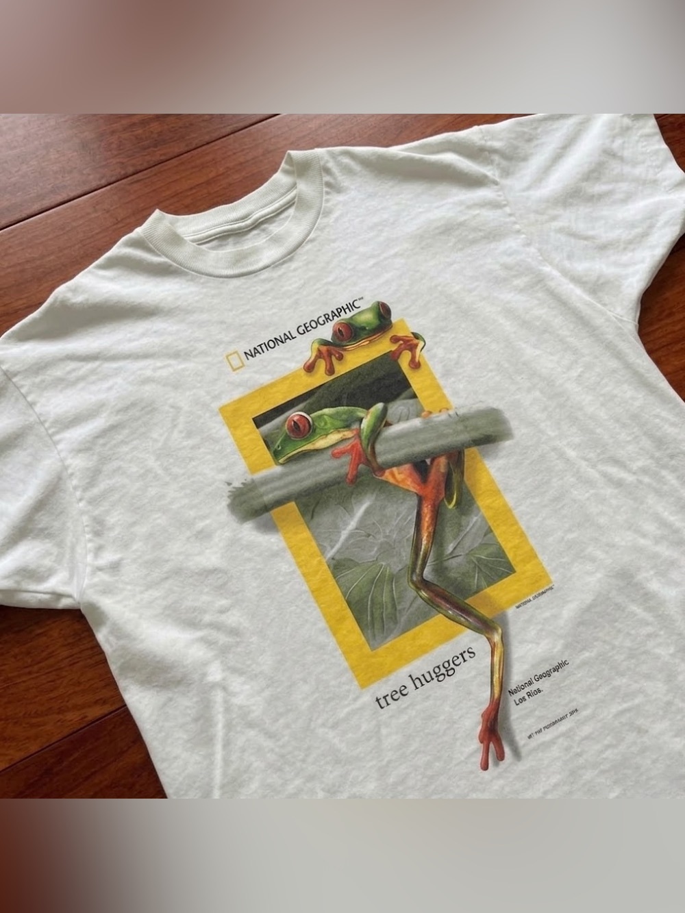 National Geographic White Tee with Green/Red/Orange Tree Frog Graphic - Picture 3 of 4